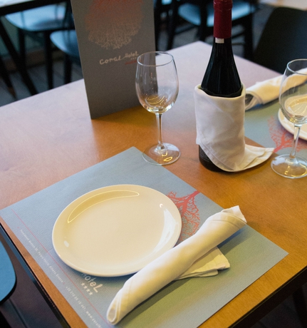 Imagen del bar/restaurante del Hotel Coral Athens. Foto 7