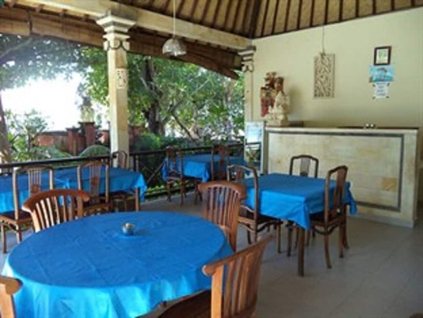 Imagen del bar/restaurante del Hotel Coral Bay Bungalow. Foto 14