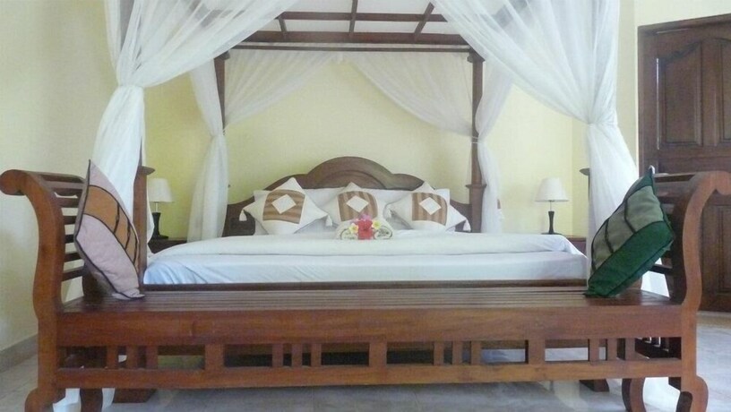 Imagen de la habitación del Hotel Coral Bay Bungalow. Foto 24