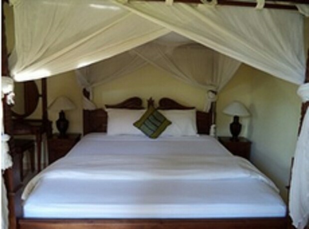 Imagen de la habitación del Hotel Coral Bay Bungalow. Foto 26