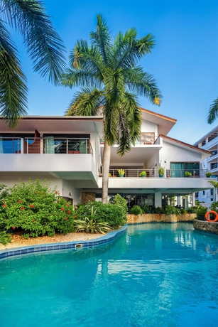 Imagen de la piscina del Hotel Coral Beach Hotel Dar Es Salaam. Foto 13