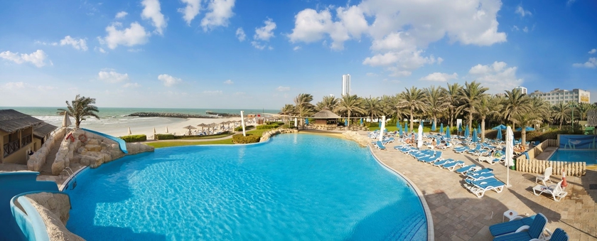 Imagen de la piscina del Hotel Coral Beach Resort - Sharjah. Foto 15