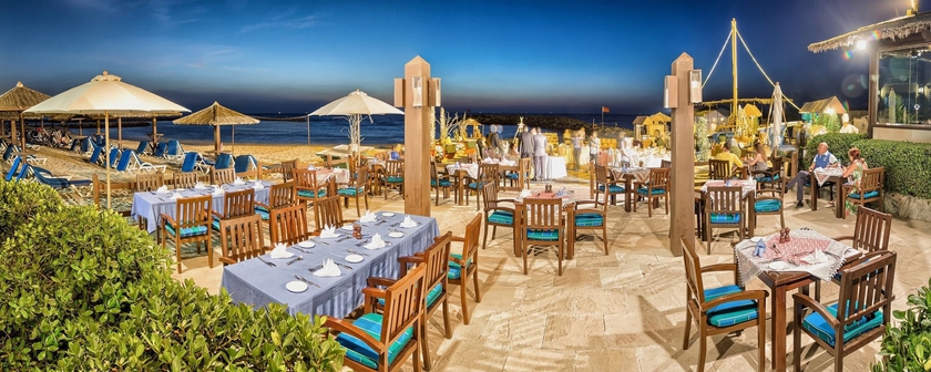 Imagen del bar/restaurante del Hotel Coral Beach Resort - Sharjah. Foto 4