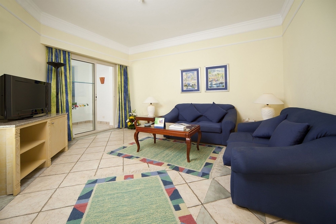 Imagen de los interiores del Hotel Coral Beach Resort Tiran. Foto 6