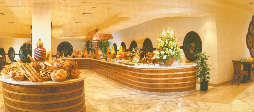 Imagen del bar/restaurante del Hotel Coral Beach Resort Tiran. Foto 4