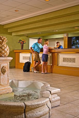 Imagen de los interiores del Hotel Coral Beach Resort and Suites. Foto 18