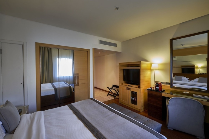 Imagen de la habitación del Hotel Coral Beach and Resort Beirut. Foto 9