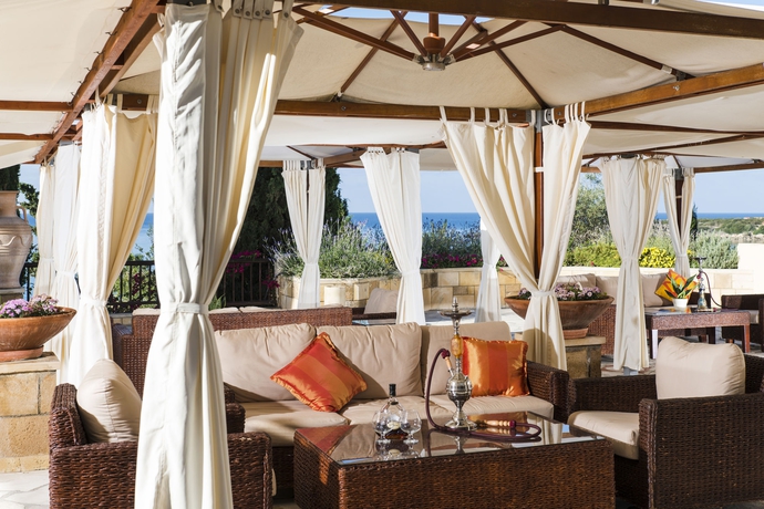 Imagen del bar/restaurante del Hotel Coral Beach and Resort. Foto 3