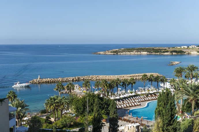 Imagen de la piscina del Hotel Coral Beach and Resort. Foto 7