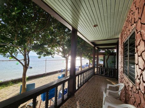 Imagen general del Hotel Coral Bungalows, Ban Haad Rin. Foto 5