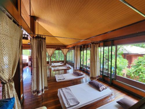 Imagen general del Hotel Coral Bungalows, Ban Haad Rin. Foto 10