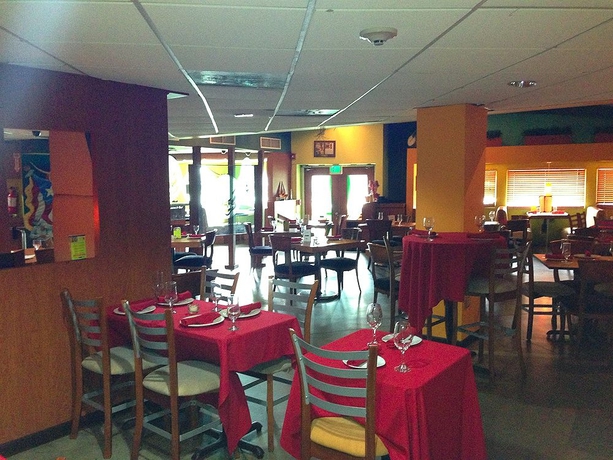 Imagen del bar/restaurante del Hotel Coral By The Sea. Foto 3