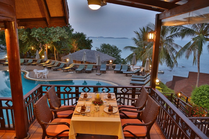 Imagen del bar/restaurante del Hotel Coral Cliff Beach Resort Samui. Foto 2