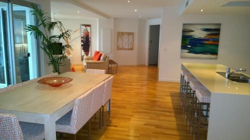 Imagen de la habitación del Hotel Coral Cove Apartments. Foto 9