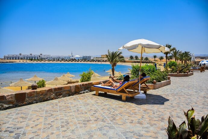 Imagen general del Hotel Coral Garden Beach Resort. Foto 6