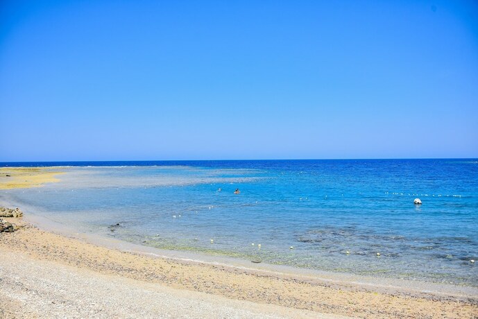 Imagen general del Hotel Coral Garden Beach Resort. Foto 9