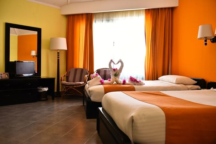 Imagen de la habitación del Hotel Coral Garden Beach Resort. Foto 20