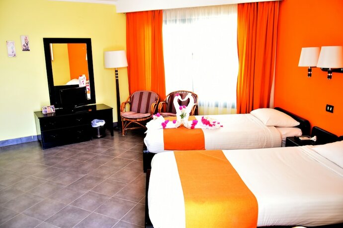 Imagen general del Hotel Coral Garden Beach Resort. Foto 16