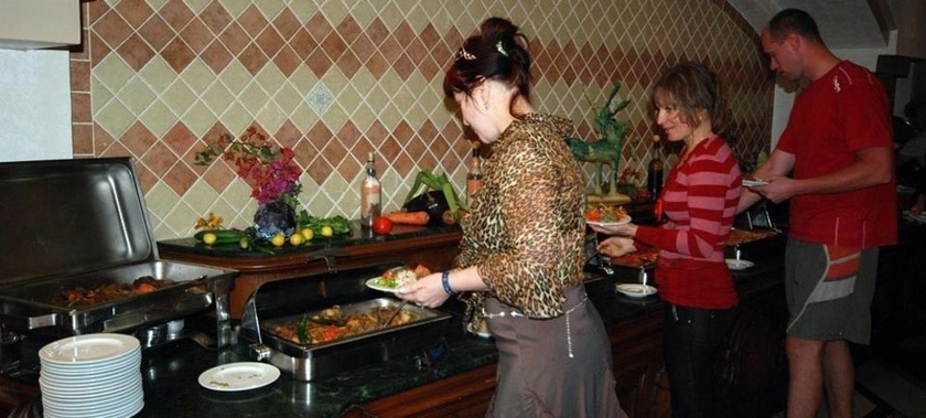 Imagen del bar/restaurante del Hotel Coral Hills Resort. Foto 4