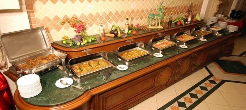 Imagen del bar/restaurante del Hotel Coral Hills Resort. Foto 5