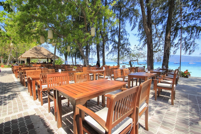 Imagen del bar/restaurante del Hotel Coral Island Resort. Foto 5