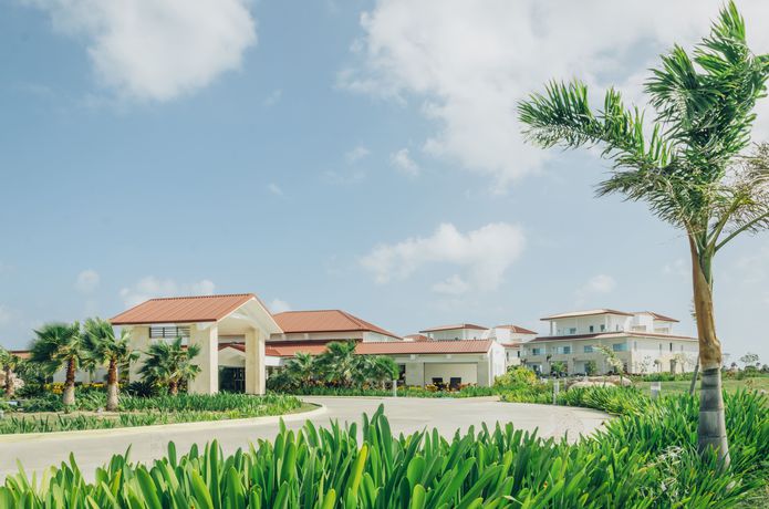 Imagen de los exteriores del Hotel Coral Level at Iberostar Selection Esmeralda. Foto 4