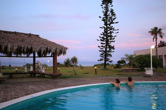 Imagen de la piscina del Hotel Coral Palms. Foto 17