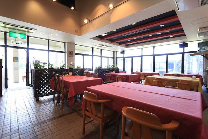 Imagen del bar/restaurante del Hotel Coral Palms. Foto 2