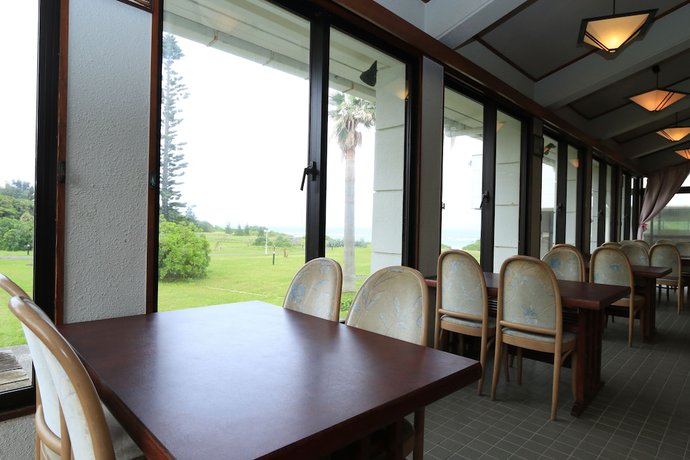 Imagen del bar/restaurante del Hotel Coral Palms. Foto 3