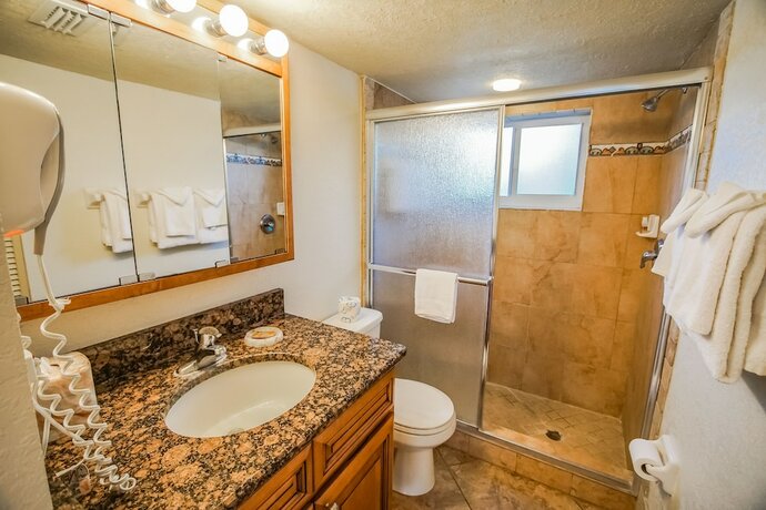 Imagen general del Hotel Coral Reef Beach Resort By Vri Americas. Foto 8