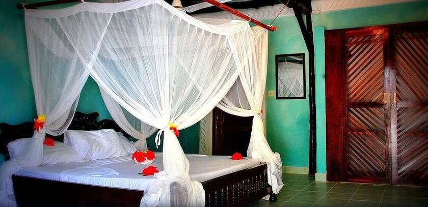 Imagen de la habitación del Hotel Coral Reef Beach Resort. Foto 18