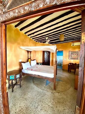 Imagen de la habitación del Hotel Coral Reef Beach Resort. Foto 20