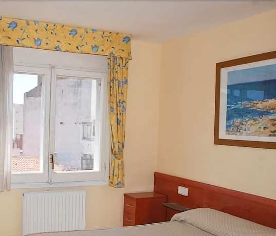 Imagen de la habitación del Hotel Coral, San Feliu de Guixols. Foto 11