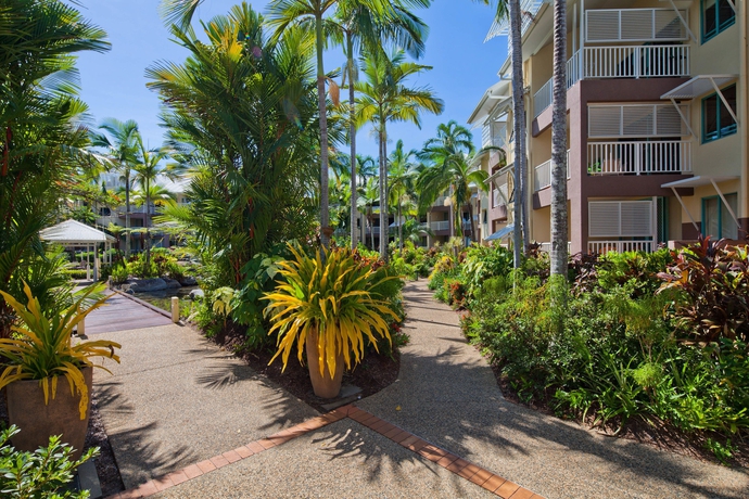 Imagen de los exteriores del Hotel Coral Sands Resort, Cairns - Playa Trinity. Foto 2