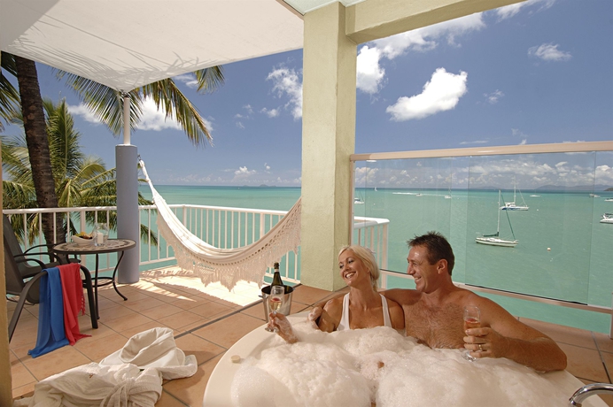 Imagen de la piscina del Hotel Coral Sea Marina Resort. Foto 14