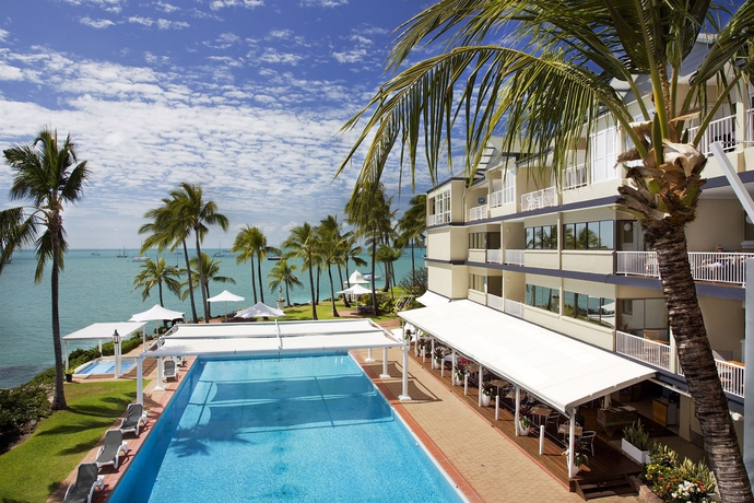 Imagen de la piscina del Hotel Coral Sea Marina Resort. Foto 16