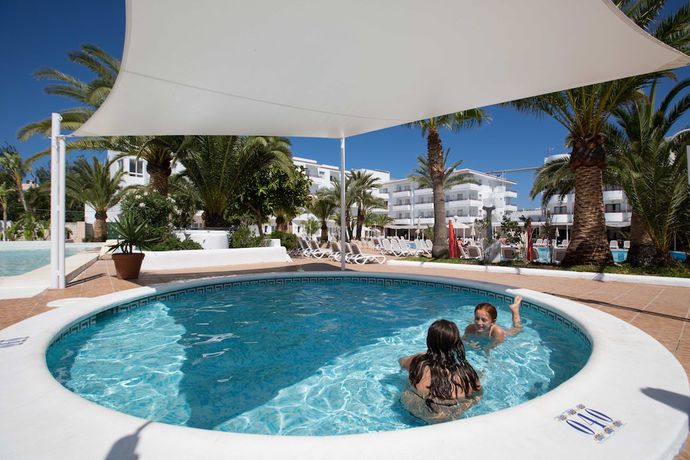 Imagen de la piscina del Hotel Coral Star Hotel & Apartments. Foto 33