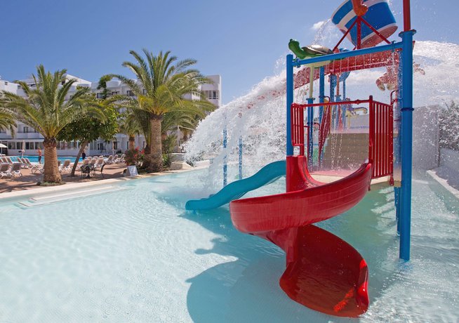 Imagen de la piscina del Hotel Coral Star Hotel & Apartments. Foto 36