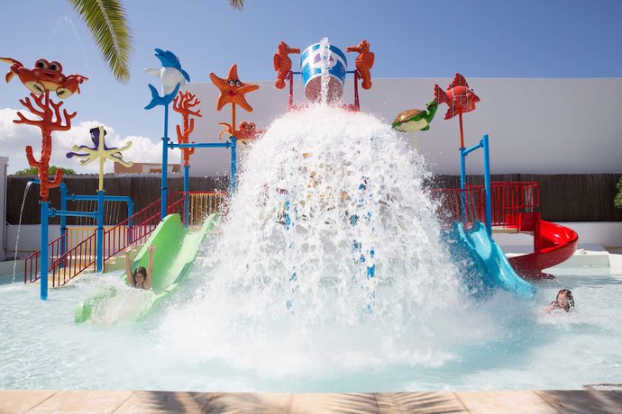 Imagen de la piscina del Hotel Coral Star Hotel & Apartments. Foto 37