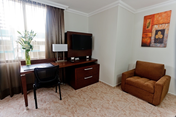 Imagen de la habitación del Hotel Coral Suites. Foto 13