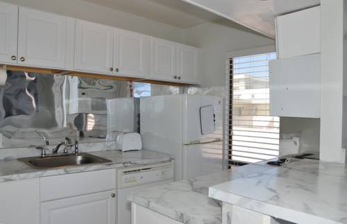 Imagen de la habitación del Hotel Coral Tides Resort & Beach Club. Foto 3