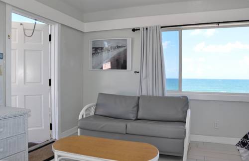 Imagen de la habitación del Hotel Coral Tides Resort & Beach Club. Foto 4