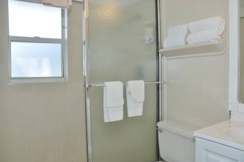 Imagen de la habitación del Hotel Coral Tides Resort & Beach Club. Foto 10