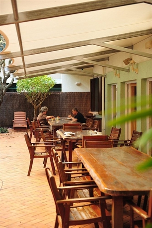 Imagen del bar/restaurante del Hotel Coral Tree Inn. Foto 5