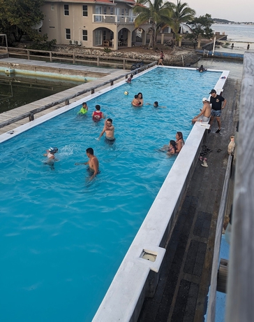 Imagen de la piscina del Hotel Coral View Beach Resort. Foto 18