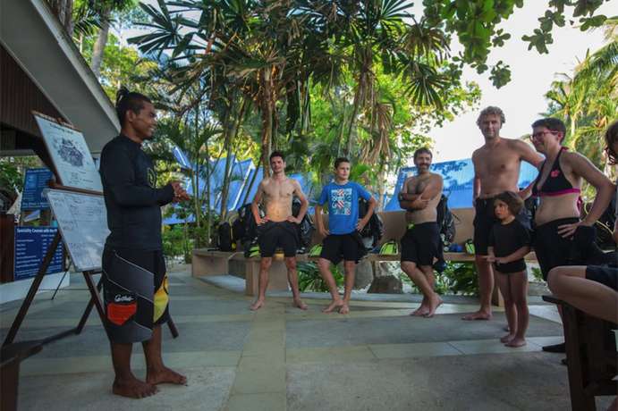 Imagen de los interiores del Hotel Coral View Island Resort. Foto 17