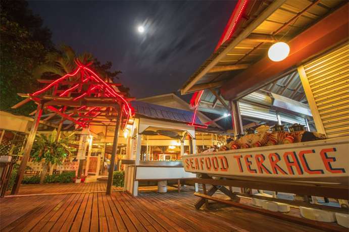 Imagen del bar/restaurante del Hotel Coral View Island Resort. Foto 2