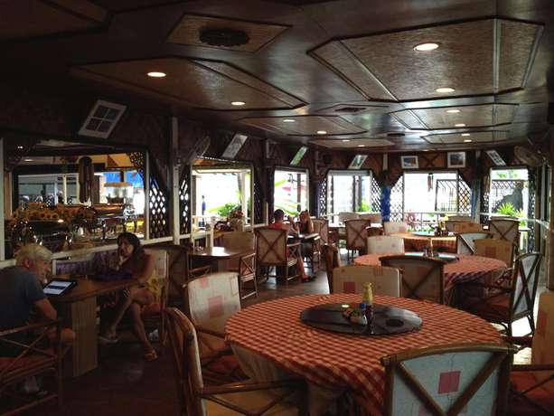 Imagen del bar/restaurante del Hotel Coral View Island Resort. Foto 3