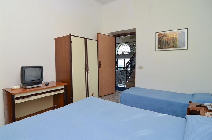 Imagen de la habitación del Hotel Coralba. Foto 5