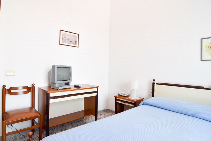 Imagen de la habitación del Hotel Coralba. Foto 11